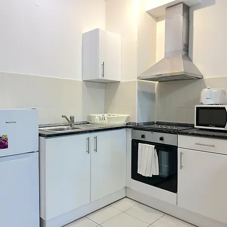 Apartament Prime - Modern 1 Bedroom With 2 Balcony & Parking Included