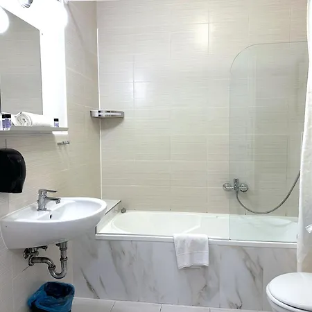 公寓 Prime - Modern 1 Bedroom With 2 Balcony & Parking Included 布达佩斯