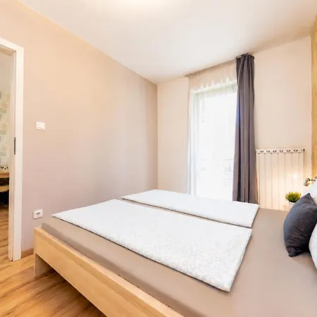 Prime - Modern 1 Bedroom With 2 Balcony & Parking Included