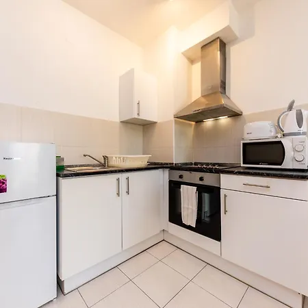 Appartamento Prime - Modern 1 Bedroom With 2 Balcony & Parking Included