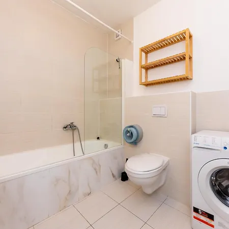 Appartamento Prime - Modern 1 Bedroom With 2 Balcony & Parking Included