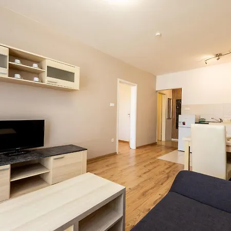 Prime - Modern 1 Bedroom With 2 Balcony & Parking Included 公寓 *