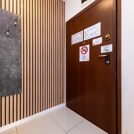Prime - Modern 1 Bedroom With 2 Balcony & Parking Included * Budapest