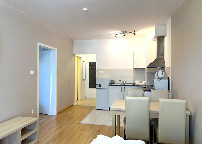 Prime - Modern 1 Bedroom With 2 Balcony & Parking Included