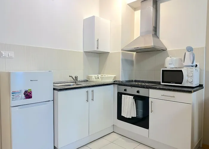 Appartement Prime - Modern 1 Bedroom With 2 Balcony & Parking Included